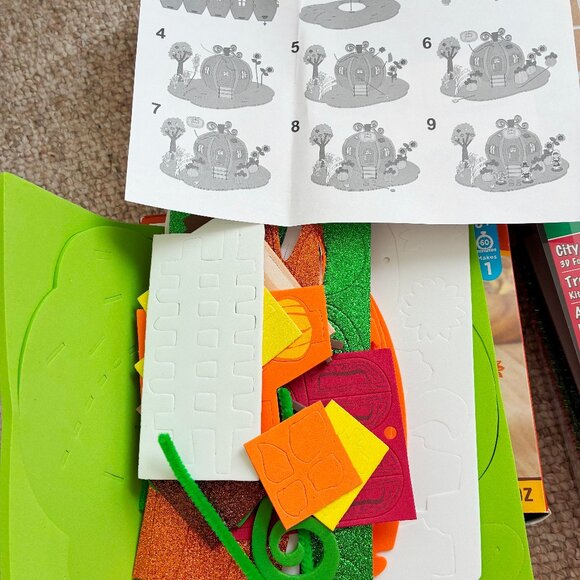 KiwiCo Santa's Light-up Workshop Creatology Thanksgiving Holiday Kids Craft - Picture 2 of 7